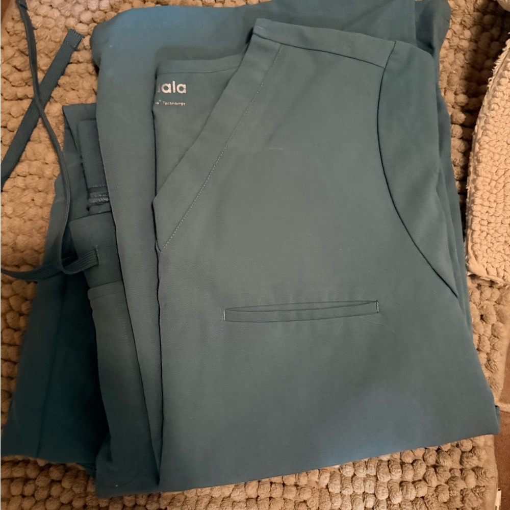 Mandala Scrub Top & Jogger steel gray